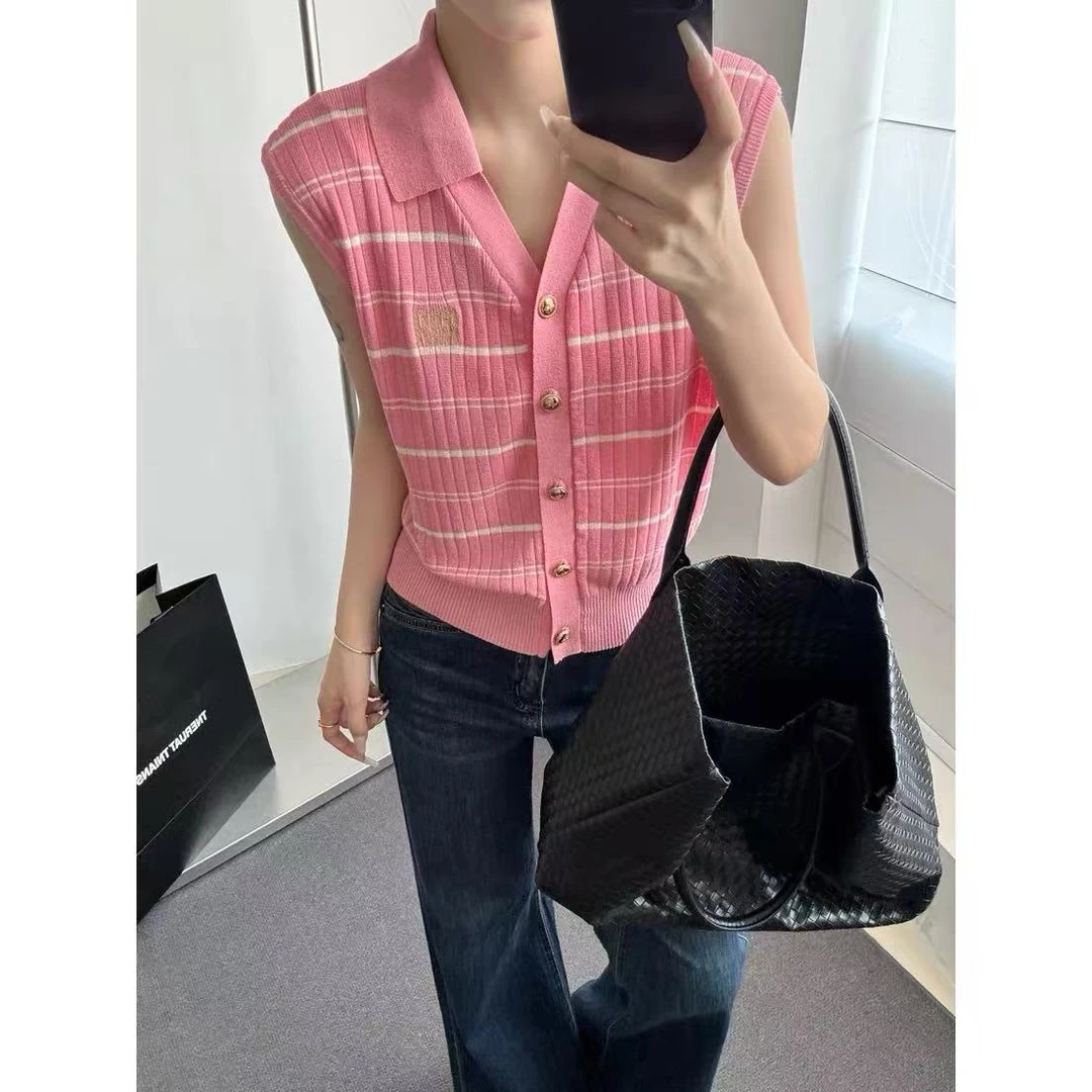 金扣V领开衫马甲