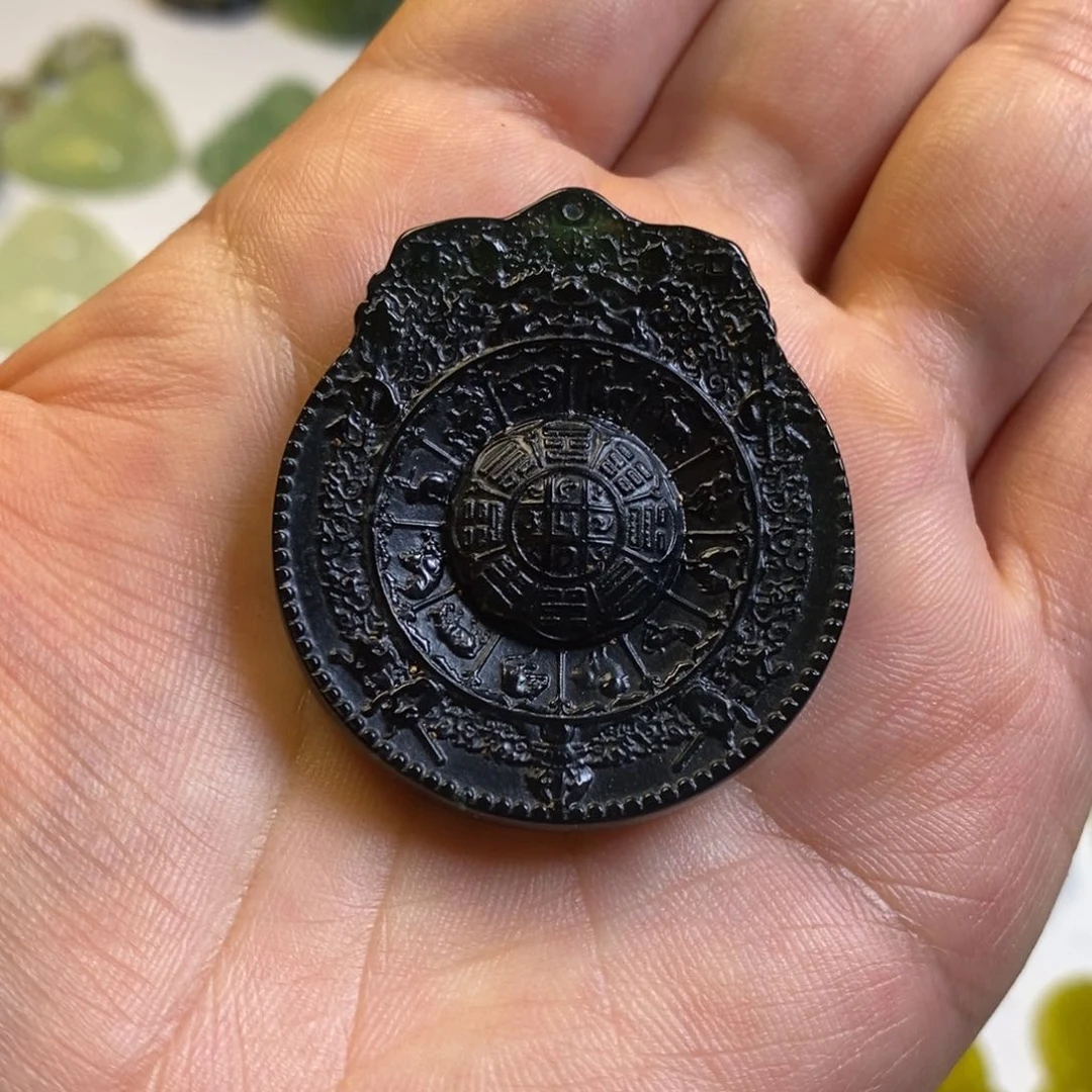 蛇纹石玉未镶嵌颈饰娴