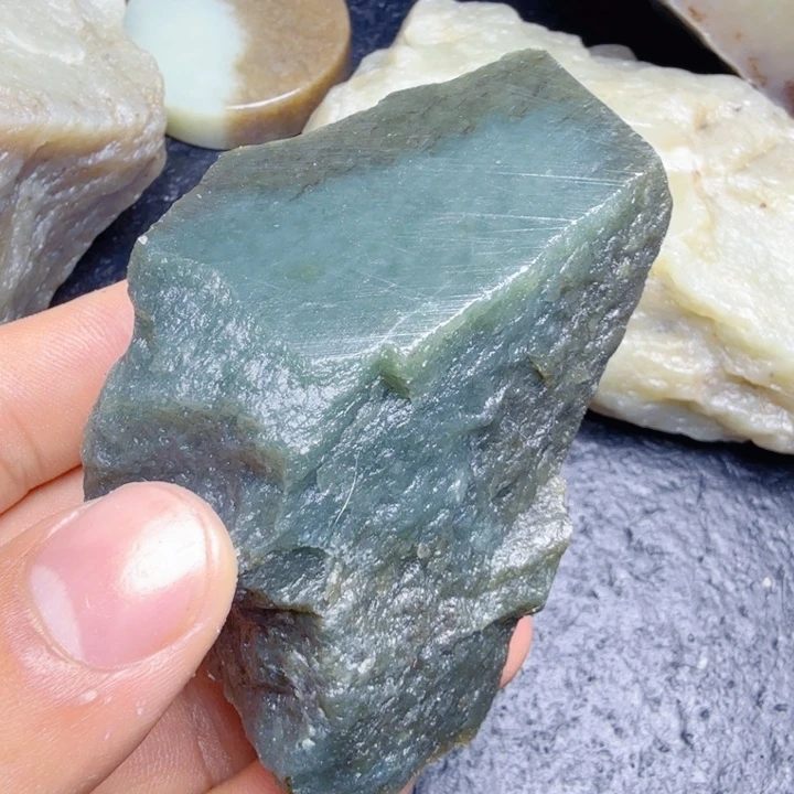 和田玉（糖玉）未镶嵌珠宝奇石