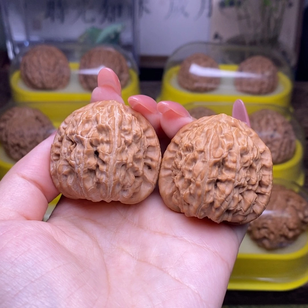 文玩核桃把件全品40尺三角白狮子头