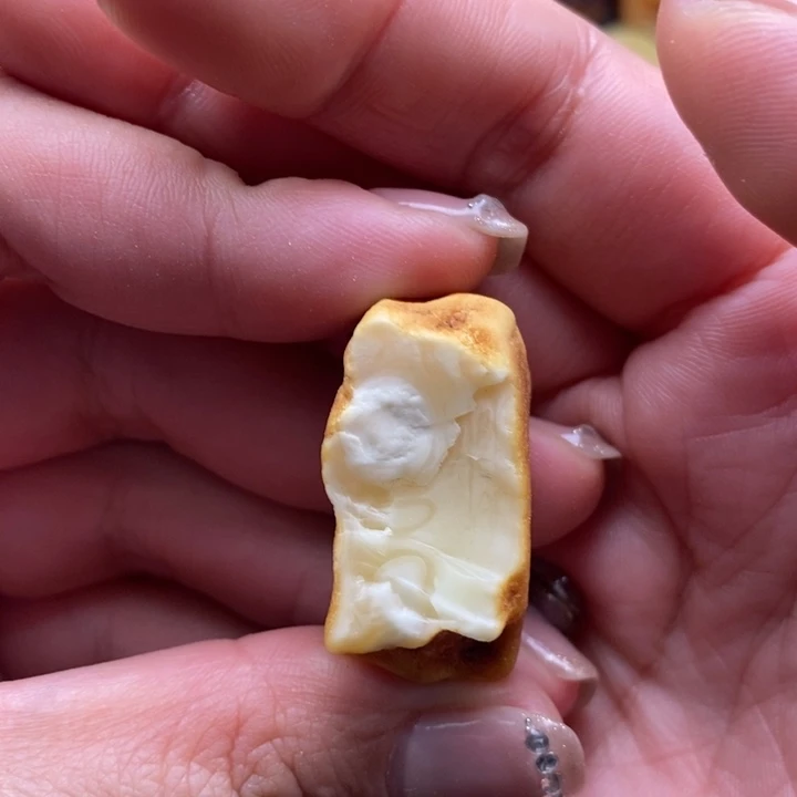 墨***為定制琥珀未镶嵌蜜蜡