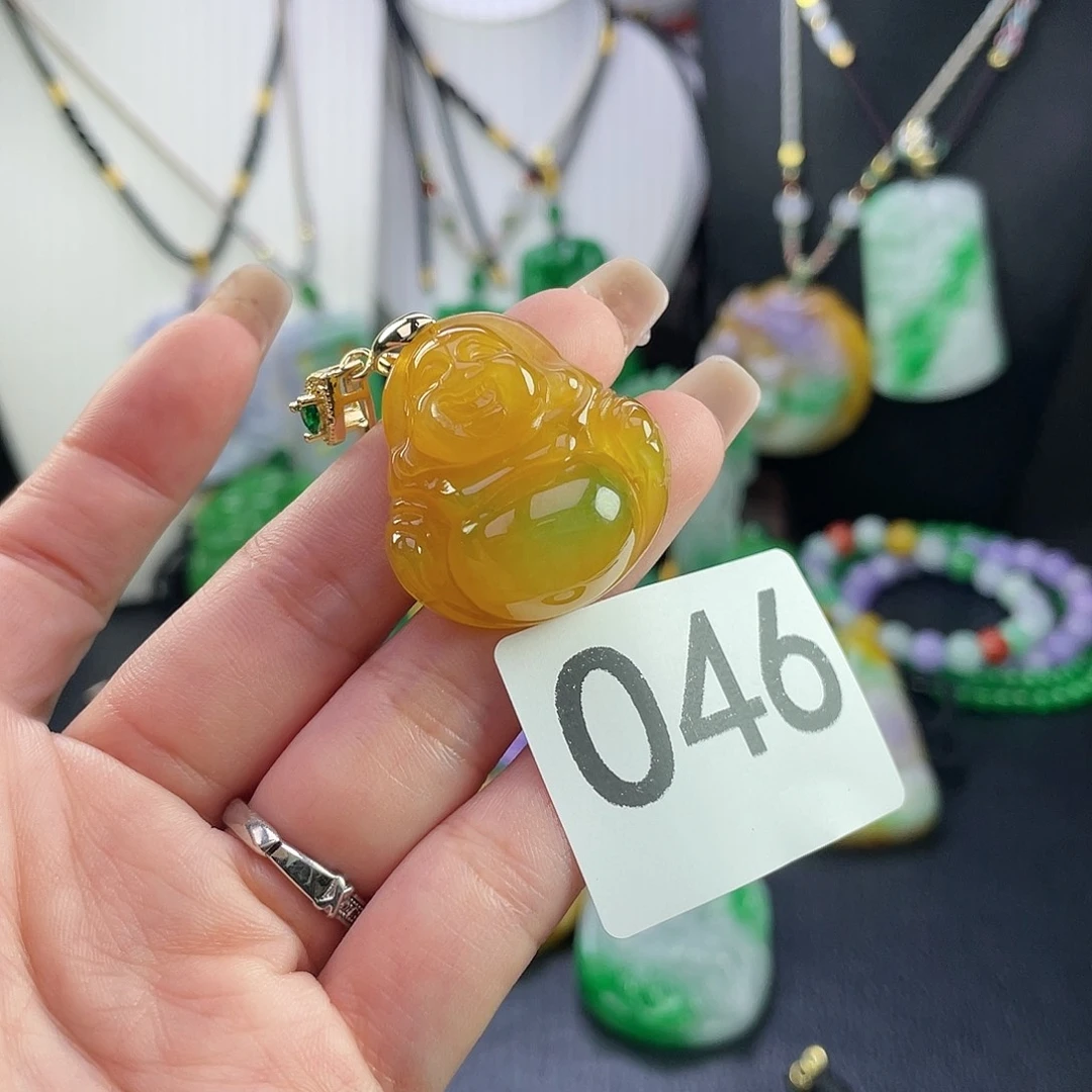 翡翠未镶嵌吊坠(赠链)