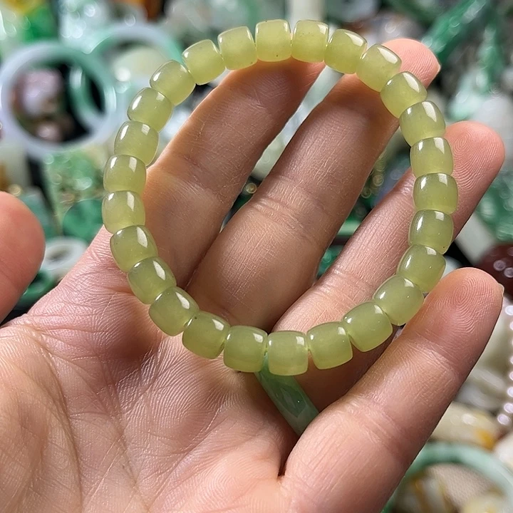 翡翠未镶嵌颈饰翡翠未镶嵌颈饰