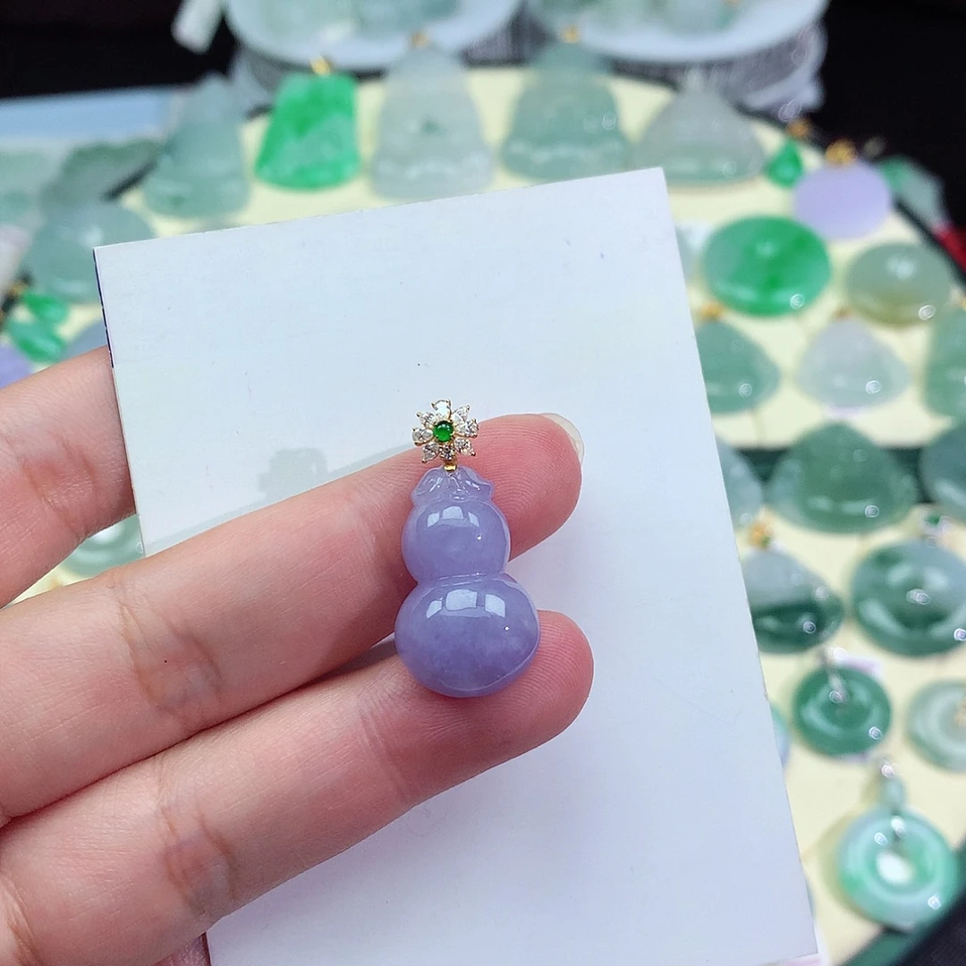 翡翠18K金镶嵌颈饰葫芦