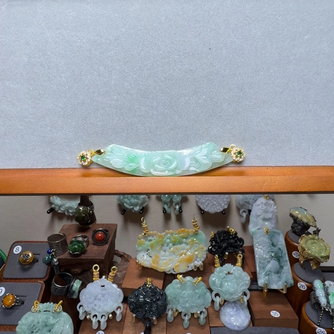 翡翠未镶嵌吊坠(赠链)镜***谁