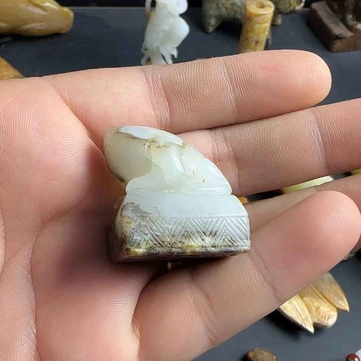 和田玉（糖玉）未镶嵌车挂美****样