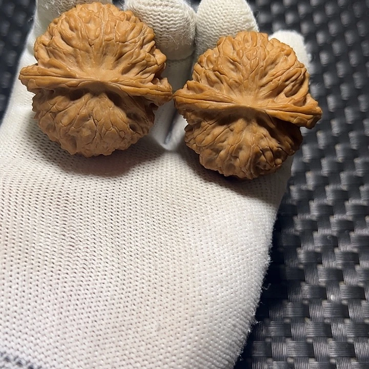 文玩核桃吊坠苹果园