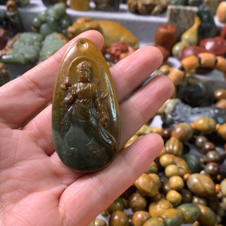 未镶嵌岫岩河磨玉（透闪石质玉）把件