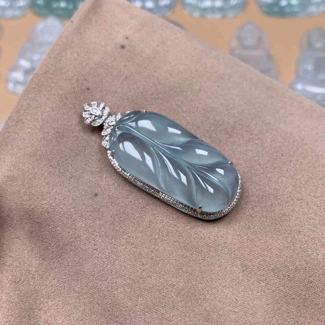 翡翠18K金镶嵌颈饰缅甸翡翠