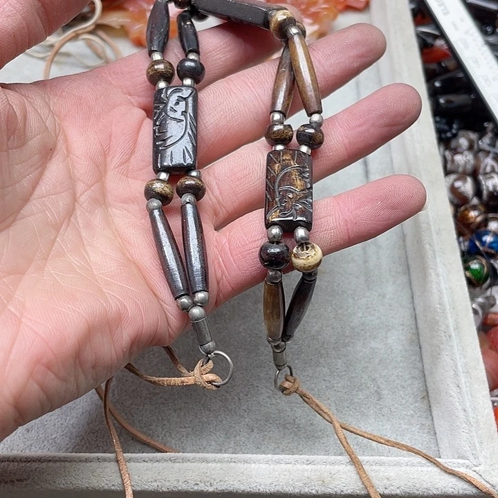 玛瑙/玉髓珠宝半成品未镶嵌一条老牛骨
