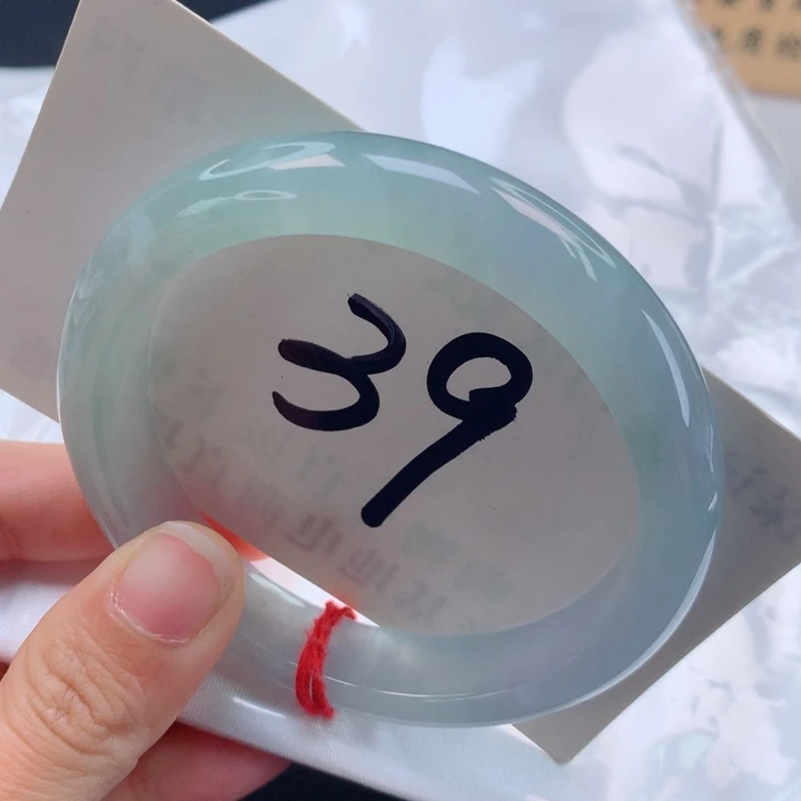 翡翠手镯未镶嵌冰幻彩