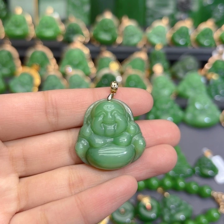 颈饰18K金镶嵌和田玉（碧玉）