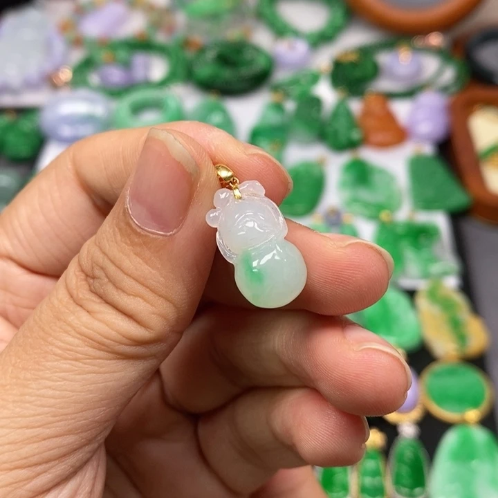 颈饰未镶嵌翡翠吊坠
