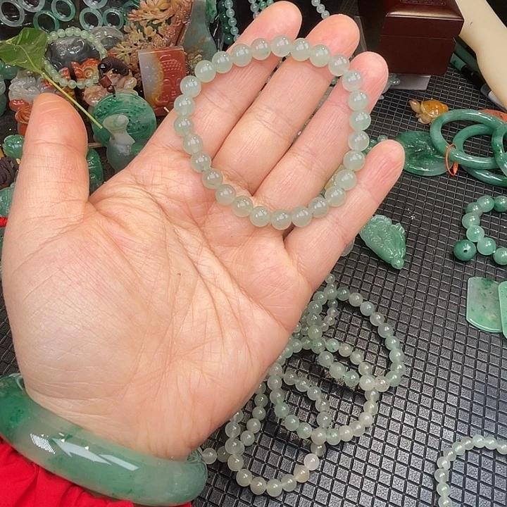 石英质玉未镶嵌颈饰