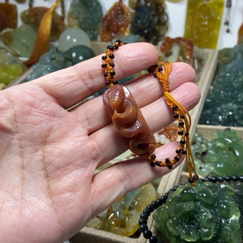 【闪购商品】未镶嵌蛇纹石玉颈饰手牌