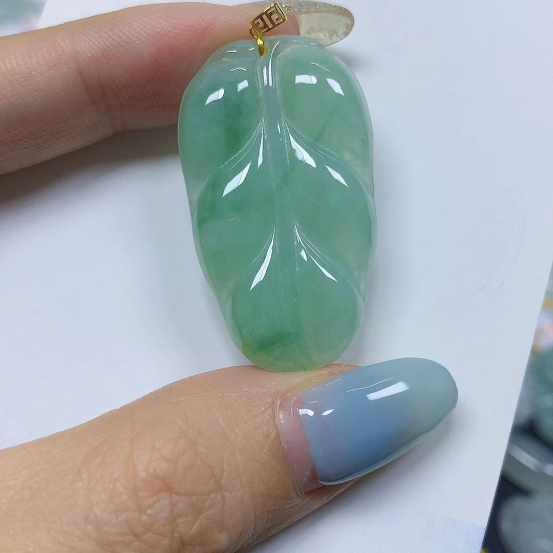 翡翠18K金镶嵌颈饰挂件