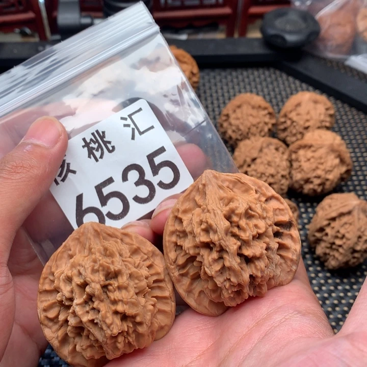 文玩核桃吊坠金刚纹