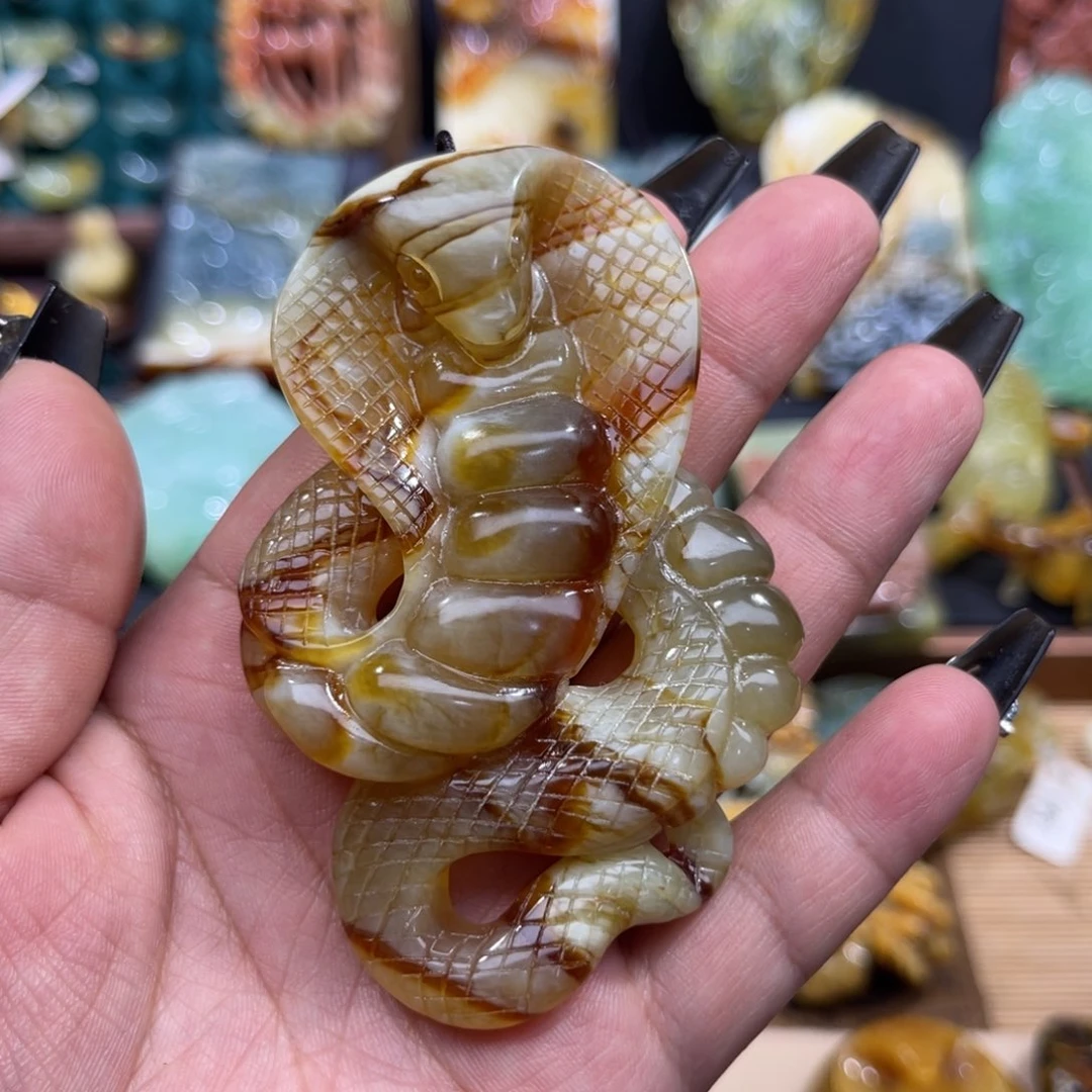 一***群未镶嵌蛇纹石玉颈饰