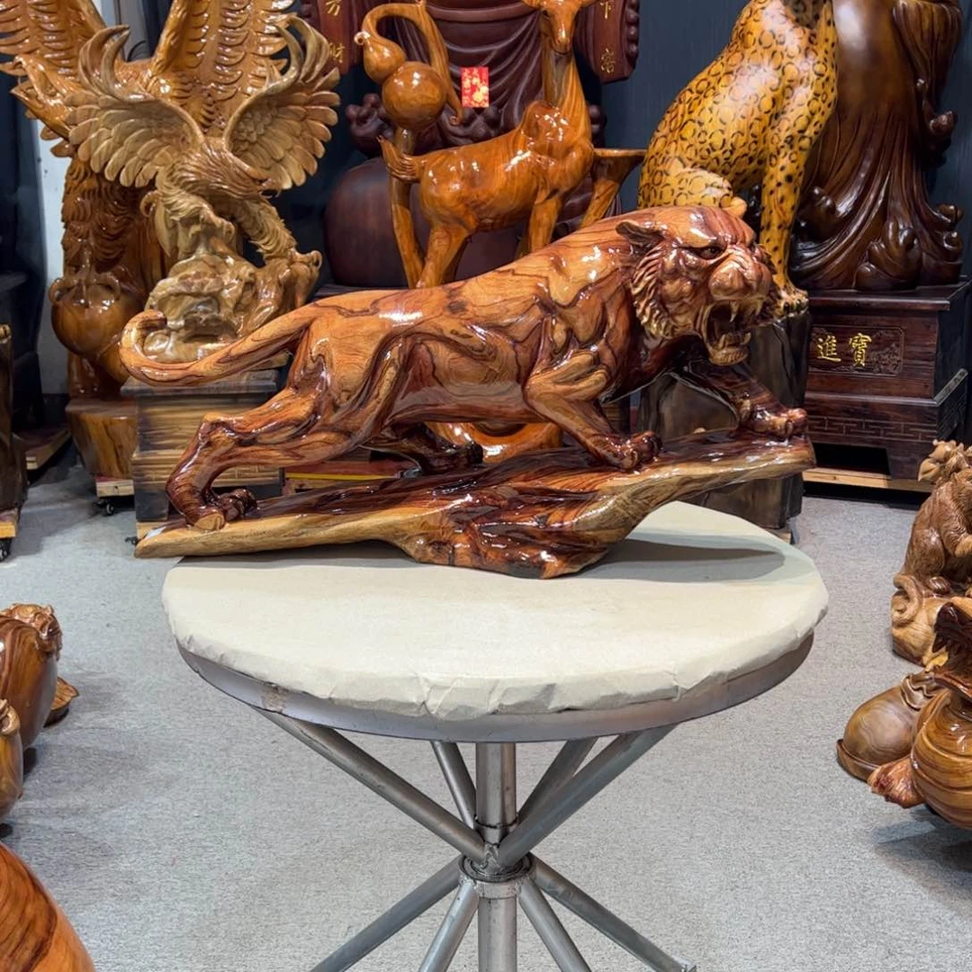 香樟木嘉*香樟木材质老虎摆件