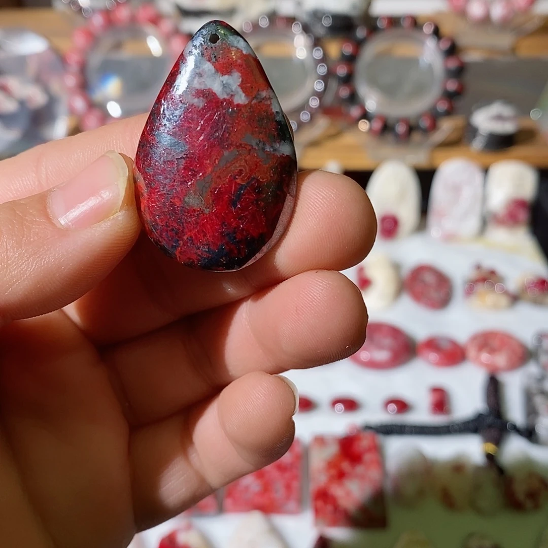 天然辰砂原矿水滴吊坠