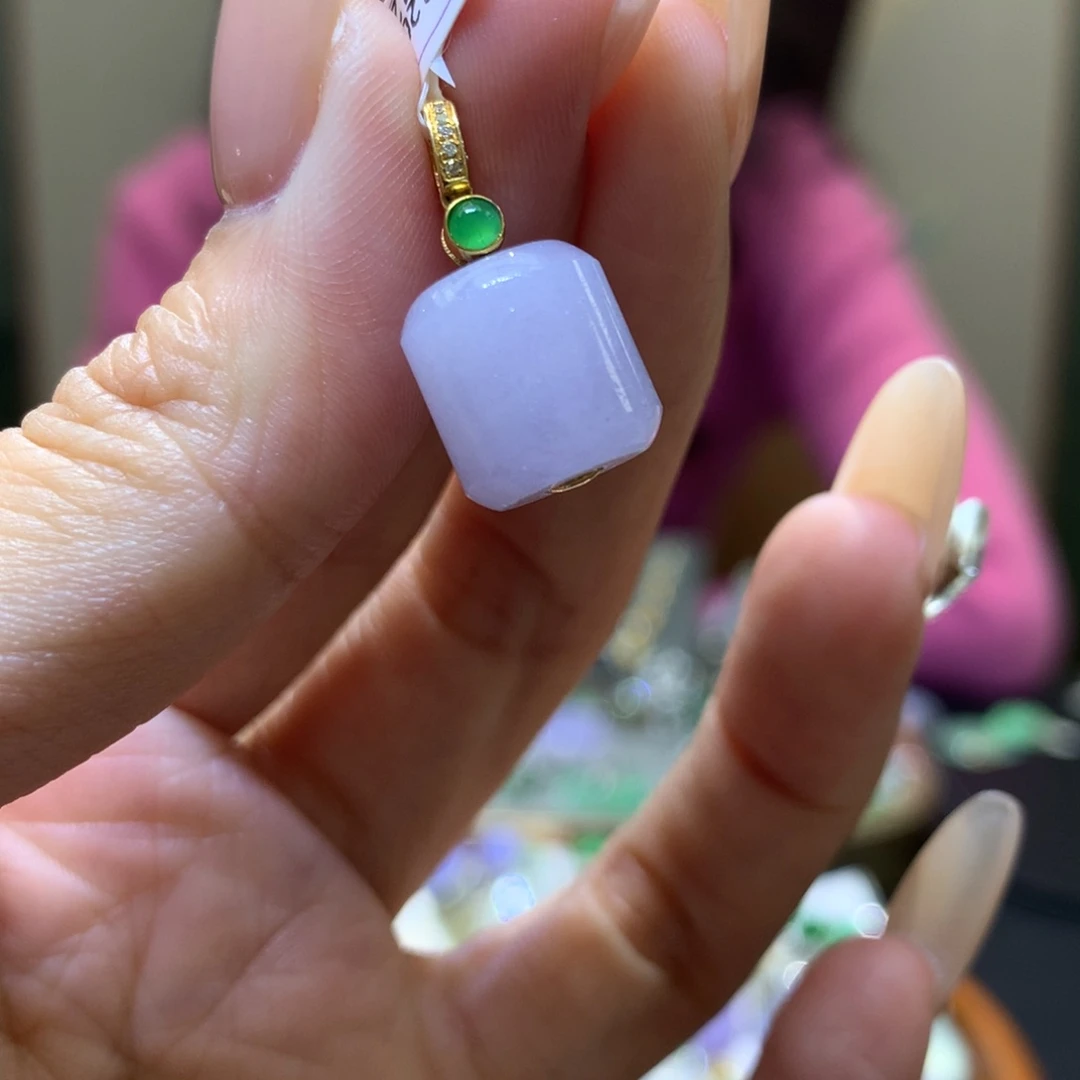 颈饰18K金镶嵌翡翠