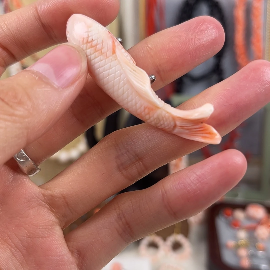 720猪油膏雕刻件尾巴有瑕大漏，完美主义者慎拍