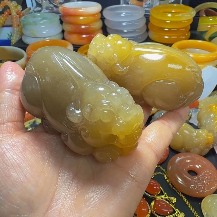 败***玉石英质玉未镶嵌颈饰
