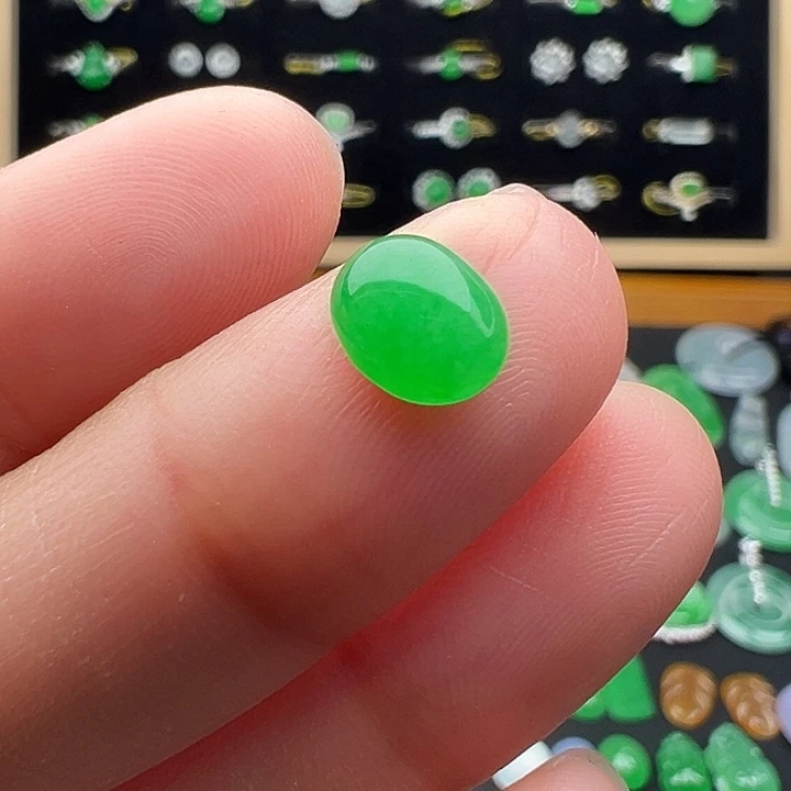 翡翠未镶嵌颈饰蛋7.9