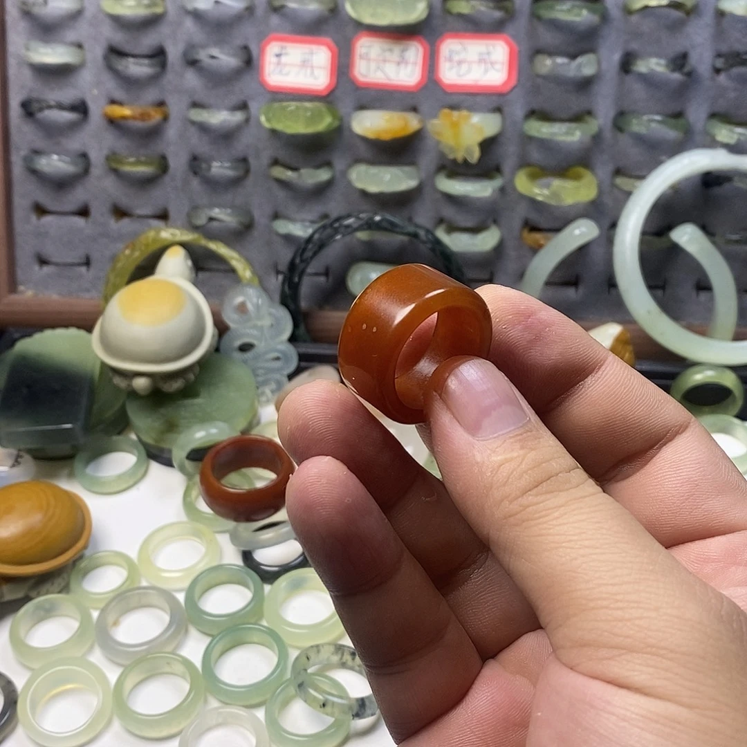 张***呐蛇纹石玉未镶嵌戒指