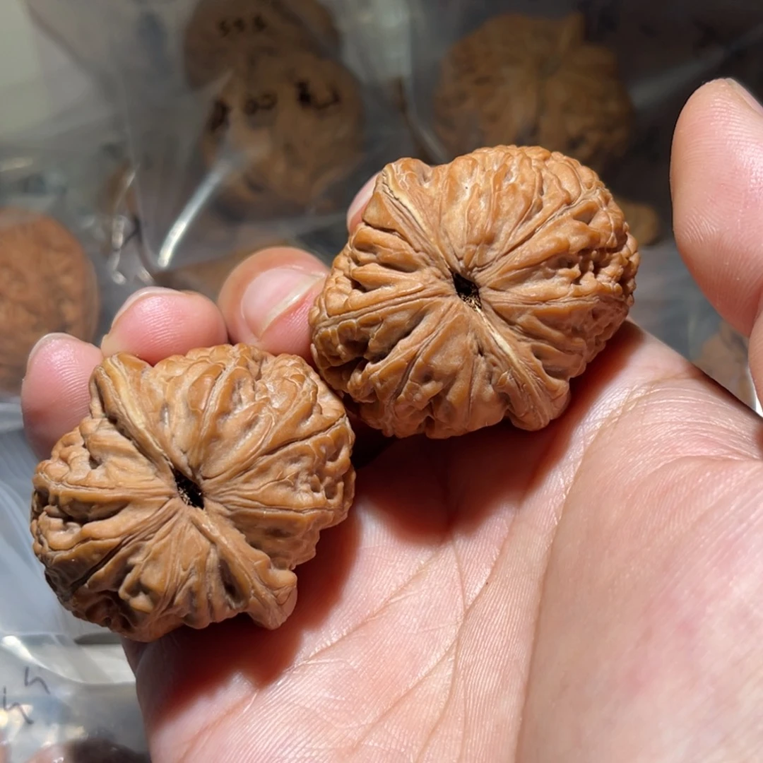 金***小吊坠文玩核桃43平谷元宝核桃