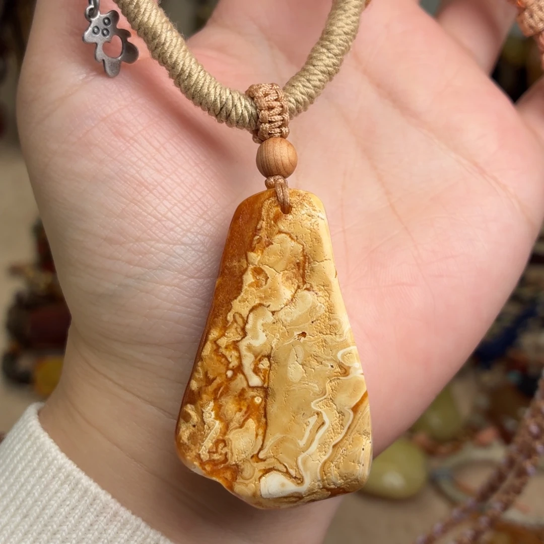 琥珀未镶嵌颈饰石膏蜡