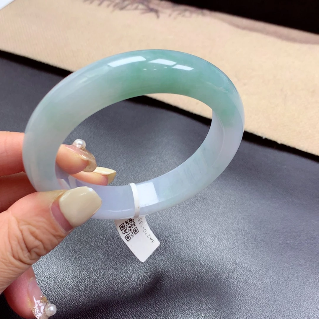 翡翠手镯未镶嵌缅甸翡翠的