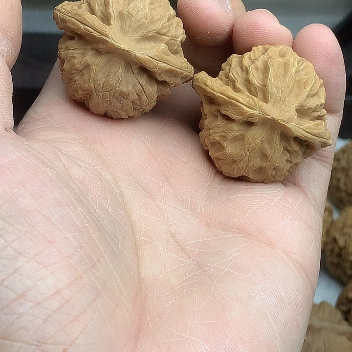 ****´吊坠文玩核桃宫灯一个小黄尖