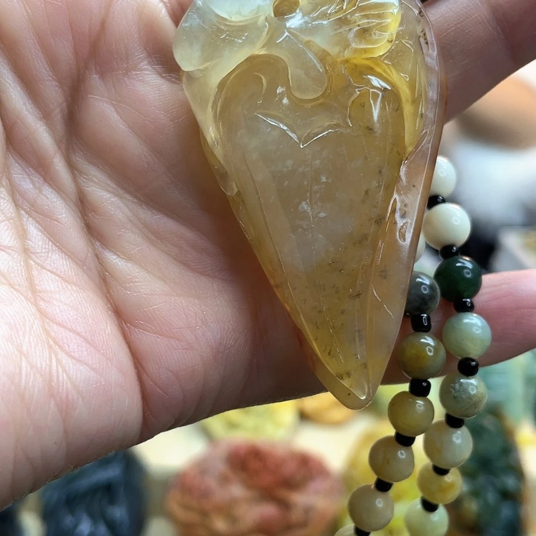 蛇纹石玉颈饰未镶嵌