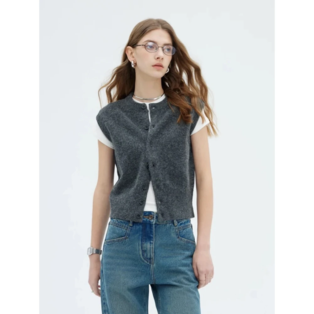 法式复古灰色圆领毛衣马甲开衫女春秋款百搭马夹叠穿坎肩针织背心