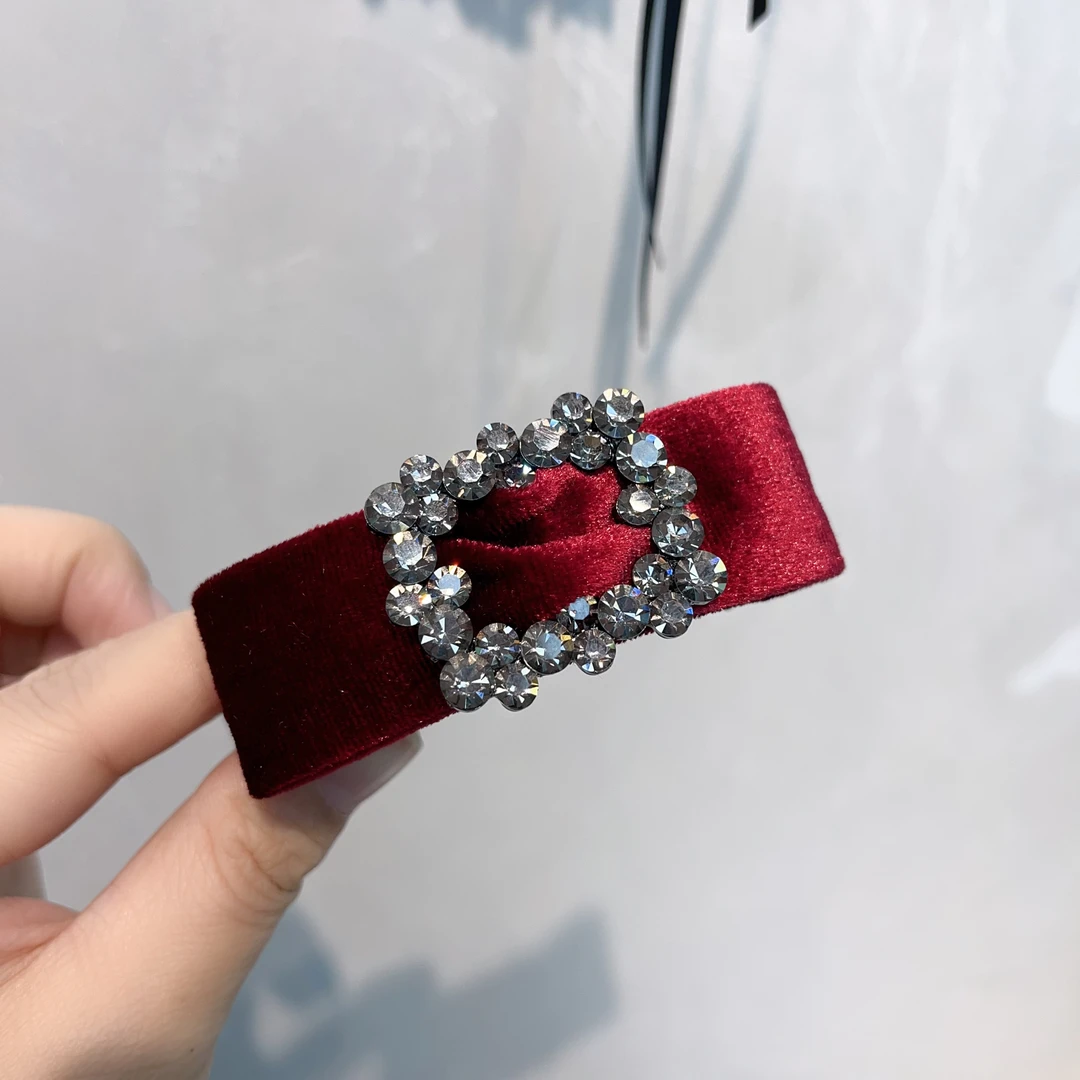 P723新年红丝绒方块马蹄扣