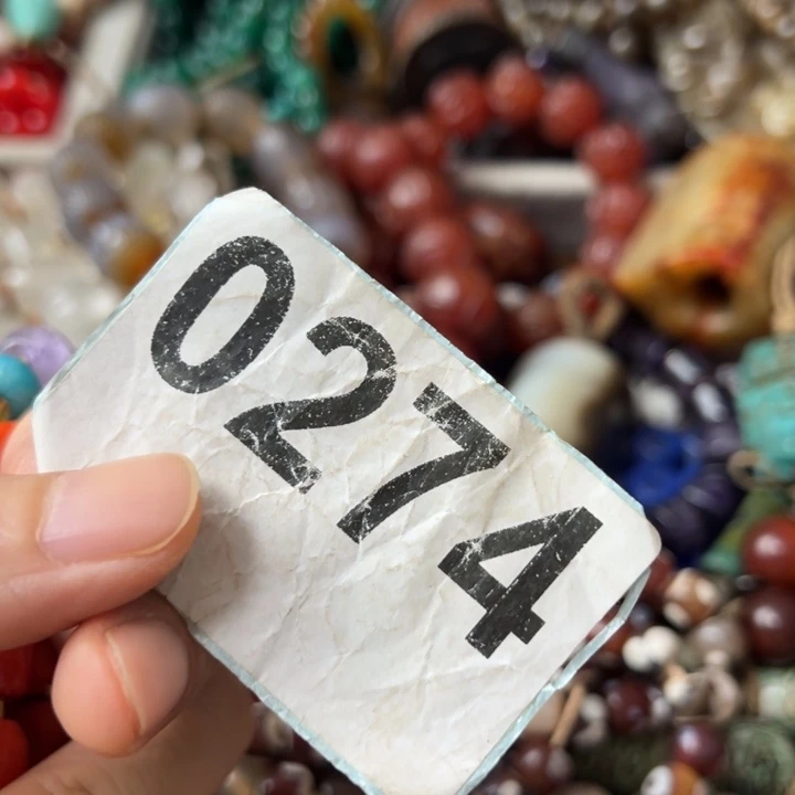 吉****未镶嵌颈饰玛瑙/玉髓