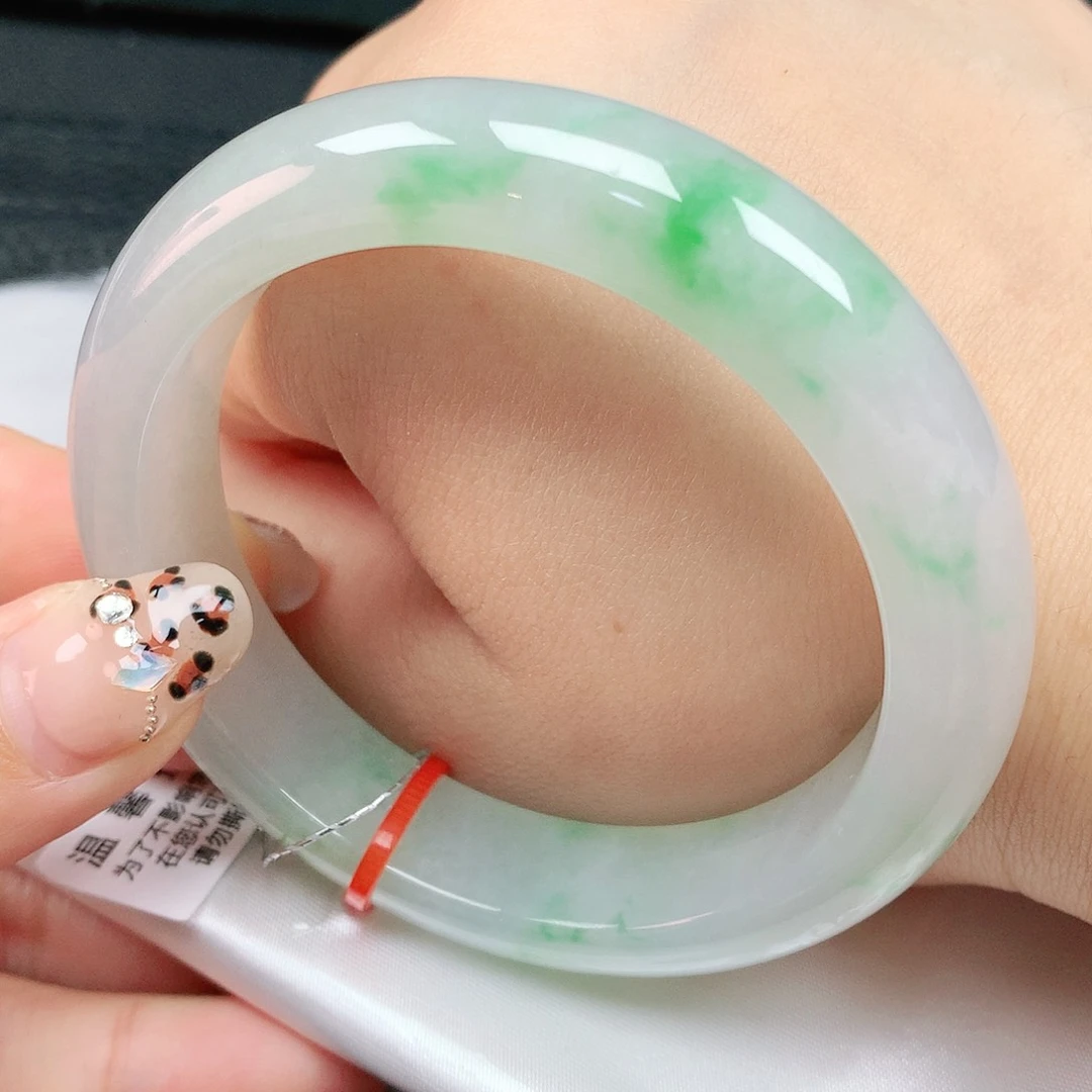 翡翠手镯未镶嵌54圈