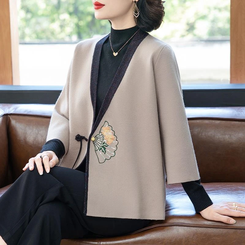 新中式妈妈秋装针织外套2025新款中老年人女春秋高贵国风开衫上衣