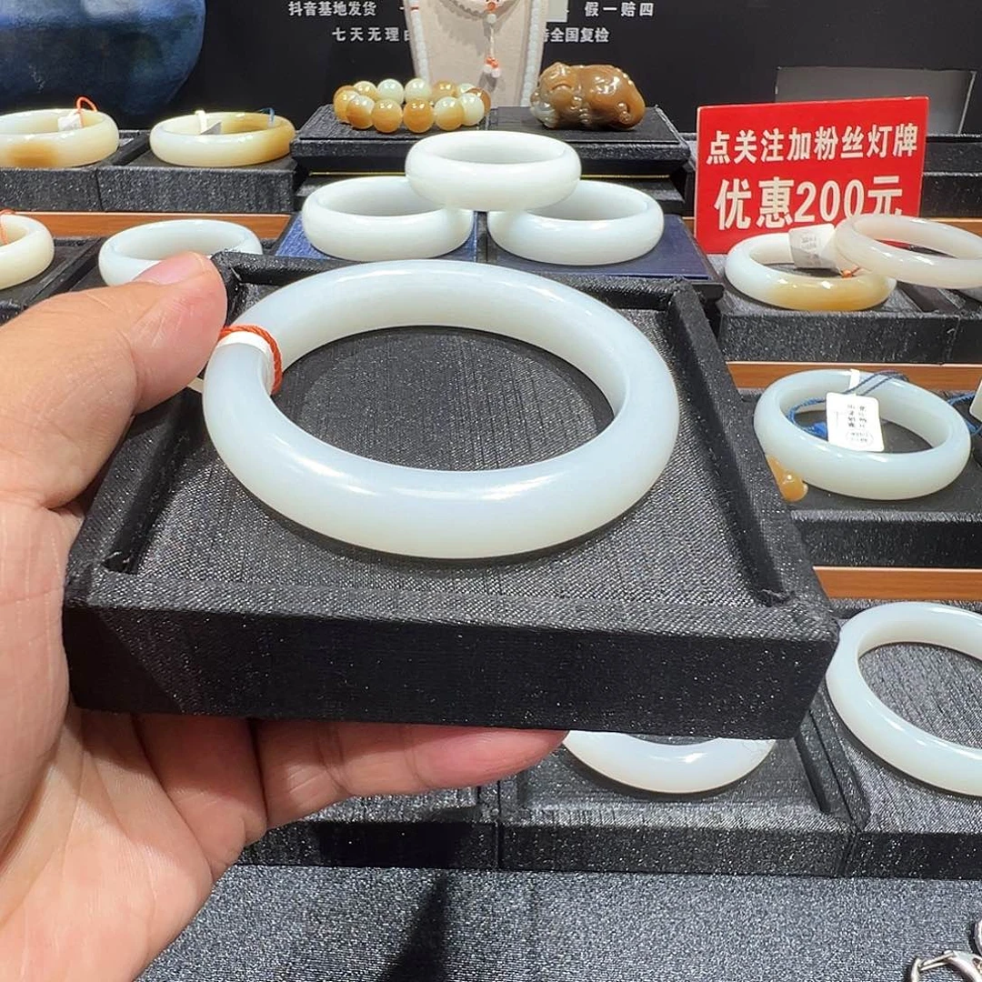 和田玉手镯未镶嵌