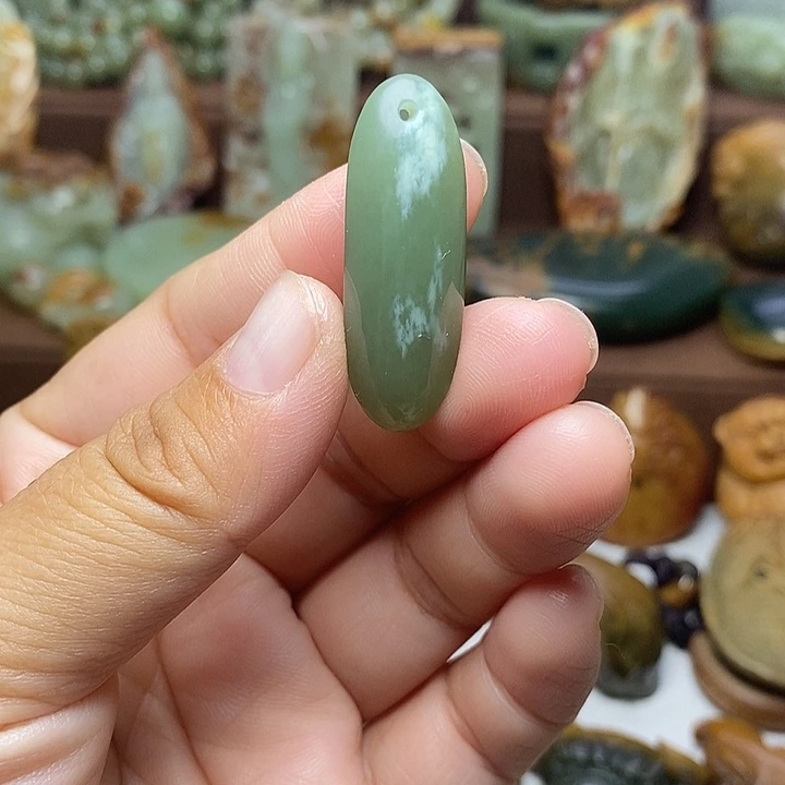 岫岩老玉（透闪石质玉）未镶嵌颈饰
