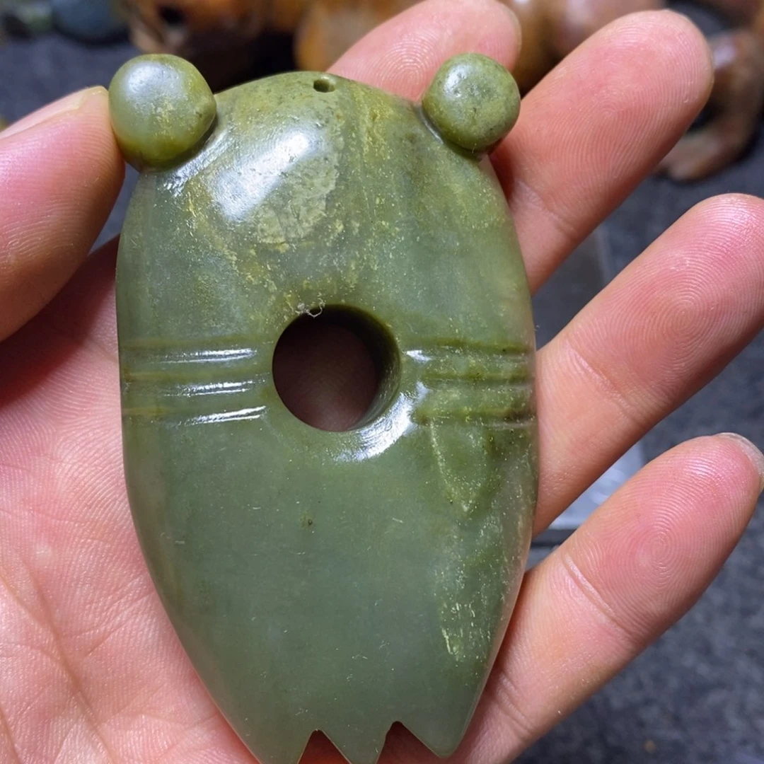 和田玉未镶嵌把件