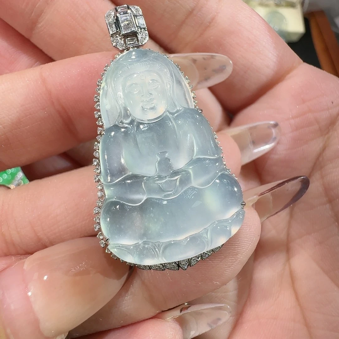 【闪购商品】颈饰18K金镶嵌翡翠