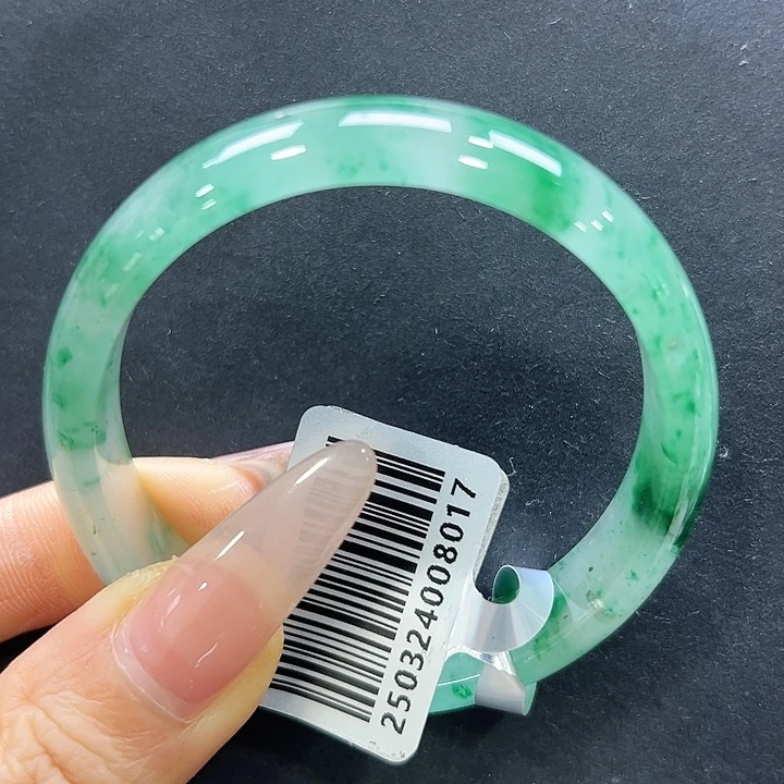 未镶嵌手镯石英质玉（非洲翠）