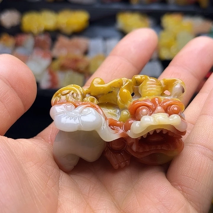 石英质玉（黄龙玉）颈饰未镶嵌