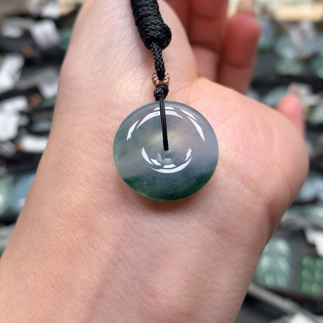 翡翠颈饰未镶嵌扣子