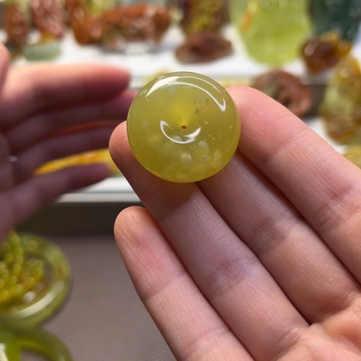 蛇纹石玉未镶嵌珠宝奇石
