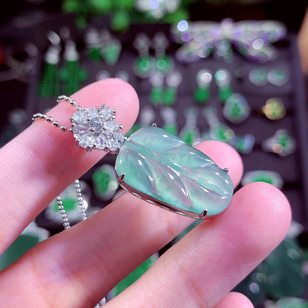 颈饰未镶嵌翡翠天然