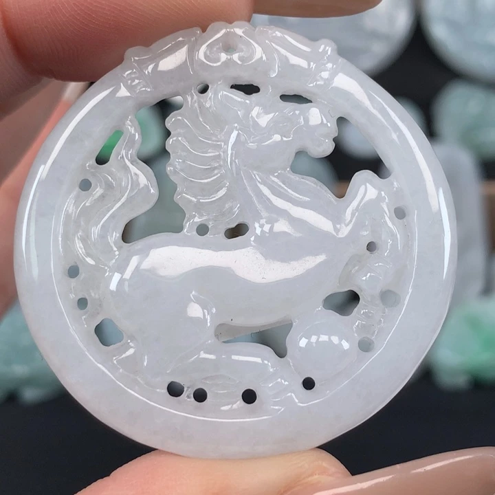 颈饰未镶嵌翡翠马