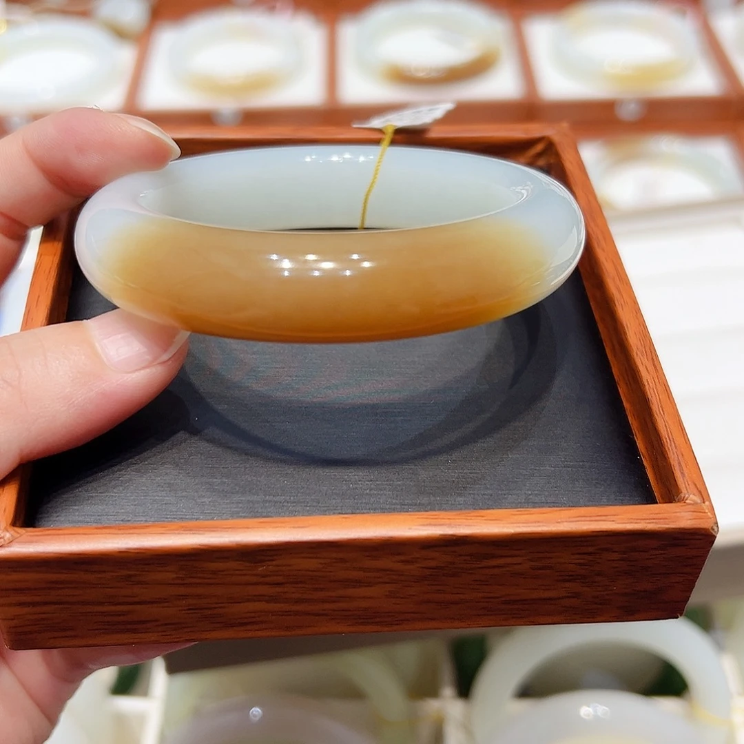 五***动和田玉手镯未镶嵌